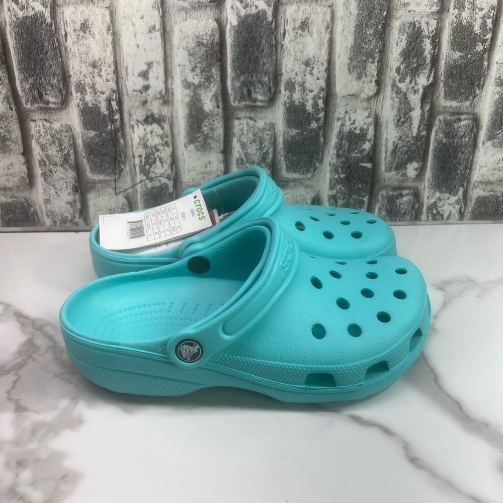 Crocs Classic Men's size 4/Women's 6 Tiffany Blue Clog Sandals